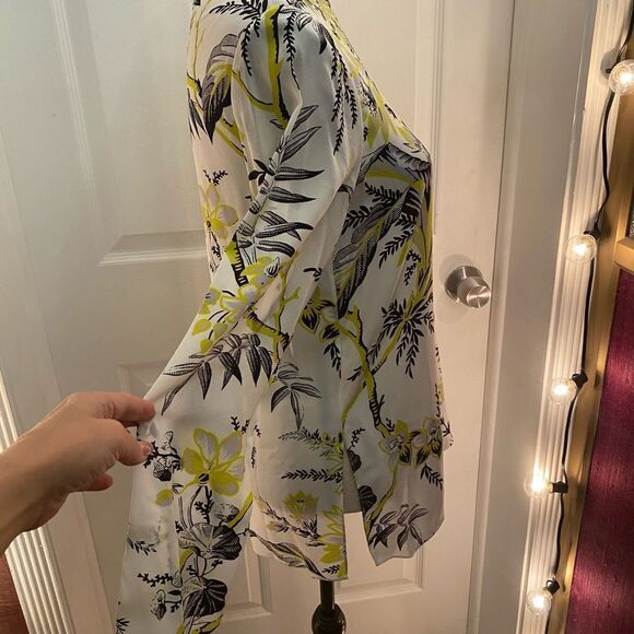 Diane Von Furstenberg 100% silk blouse, size 0 - Picture 5 of 10